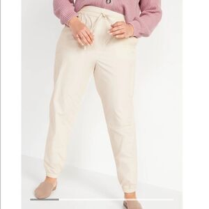 Old Navy Women’s High Waisted Poplin Tapered Jogger Cargo Pants